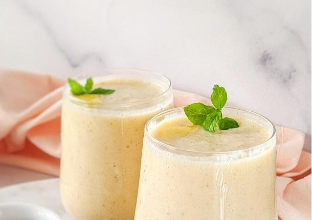 Smoothie με γιαούρτι και ανανά